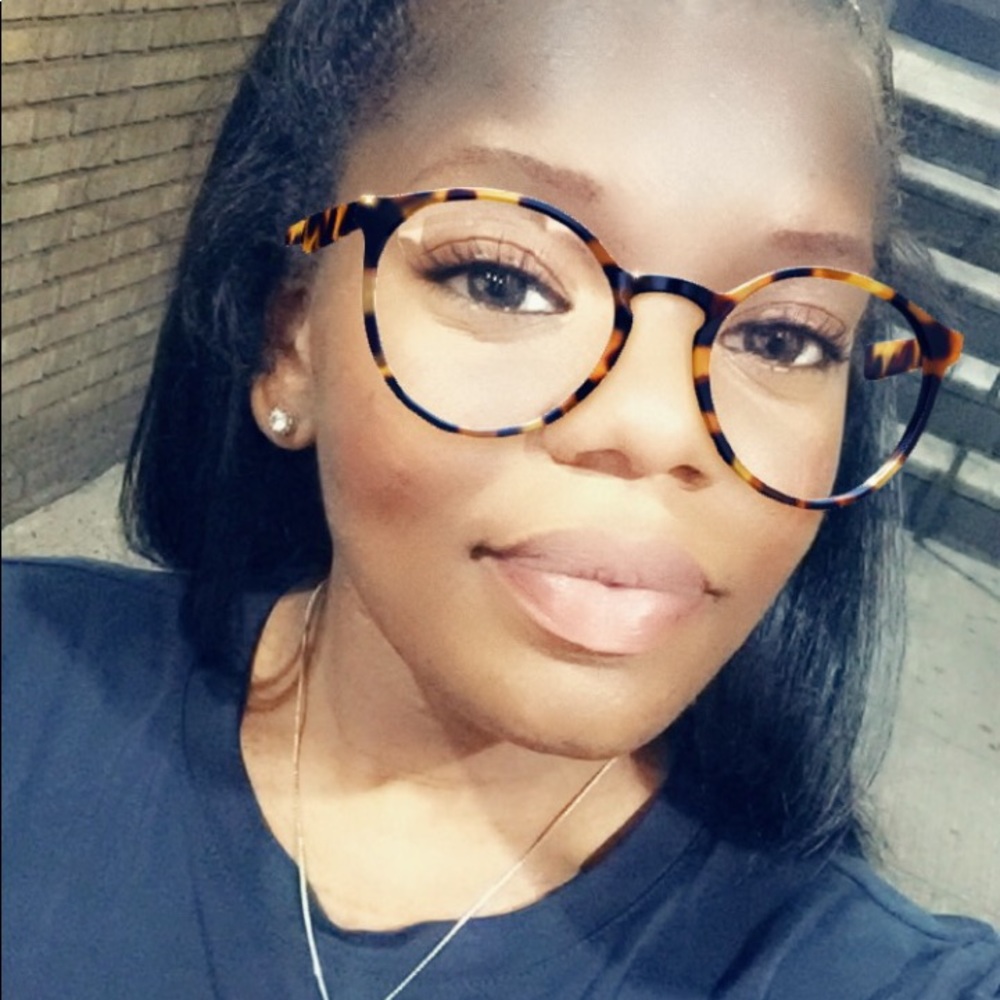 Meet your Posher, Danielle